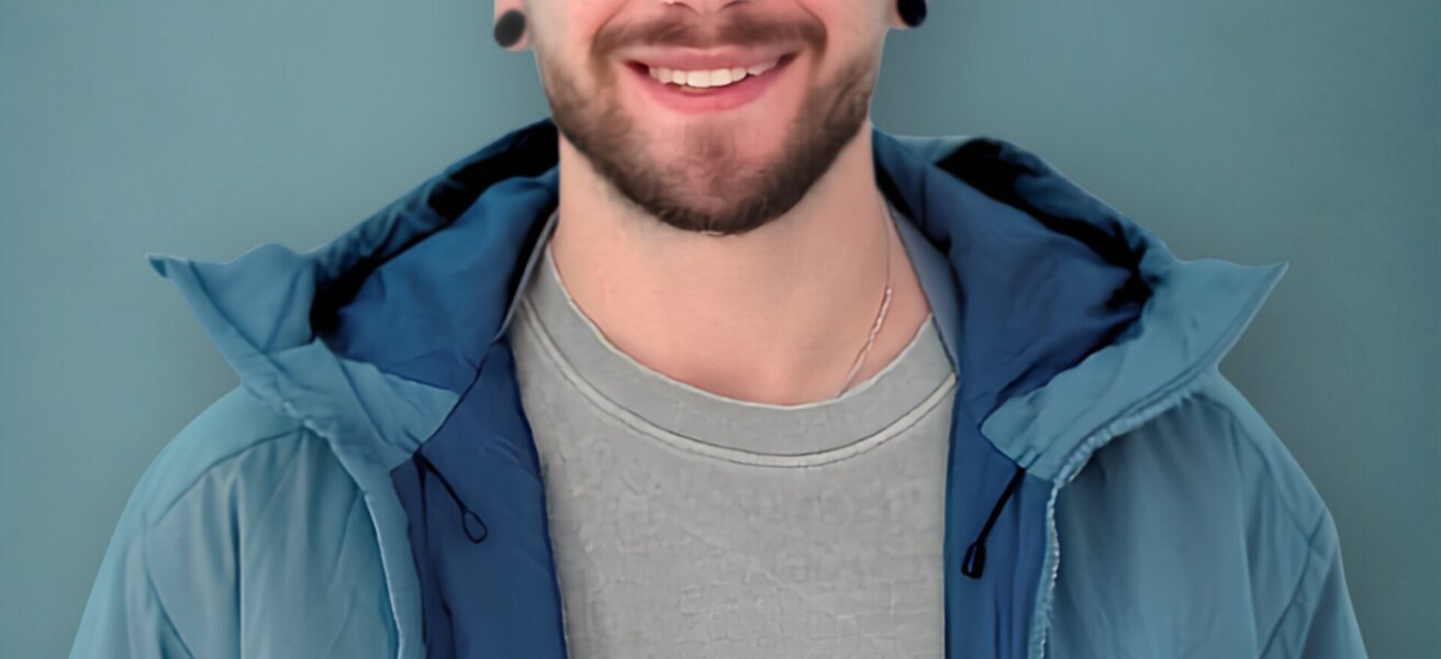Eli Blume[1]
